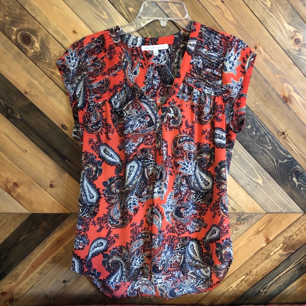 Daniel Rainn Top, Size Medium